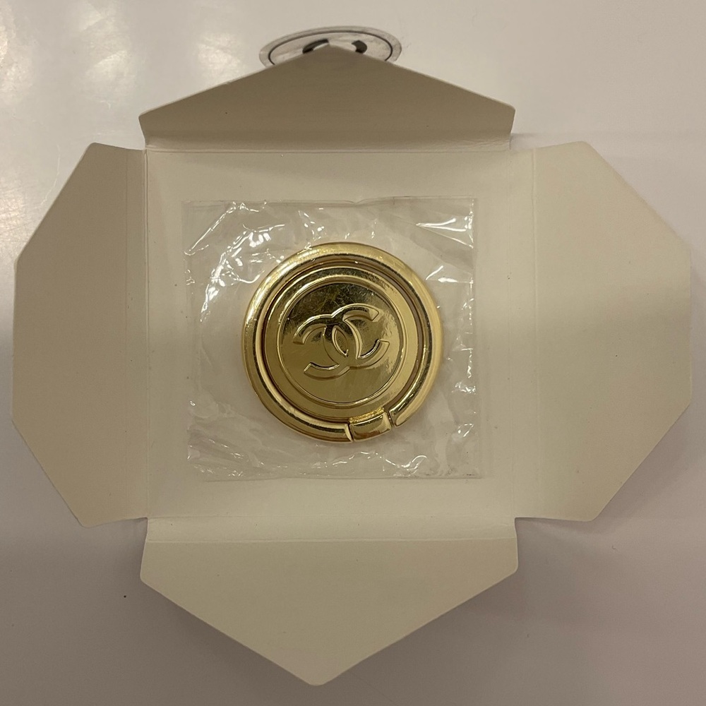NIB Chanel Beauty gold phone ring holder - Picture 2 of 5